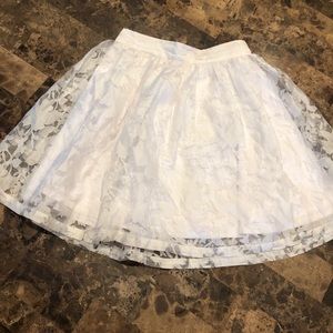 Cute flowy Bebe skirt